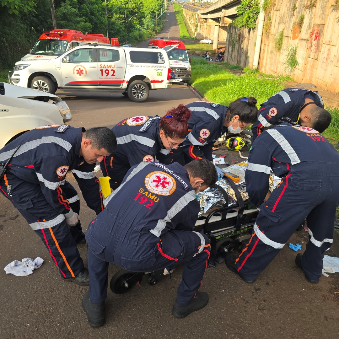 Colisão frontal deixa casal gravemente ferido no Jardim Paris 3