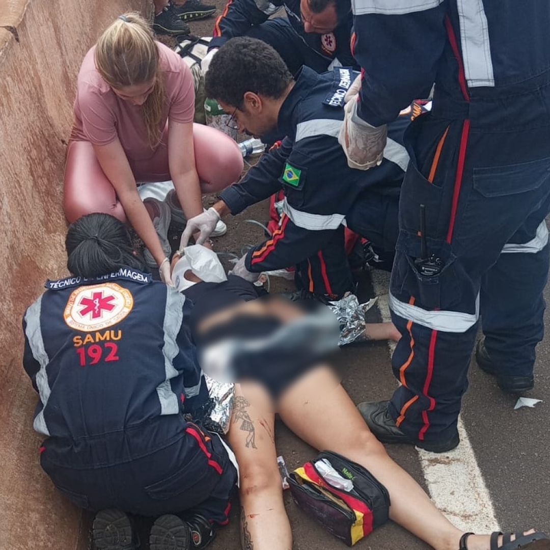 Acidente de moto deixa jovem ferida no Contorno Norte de Maringá