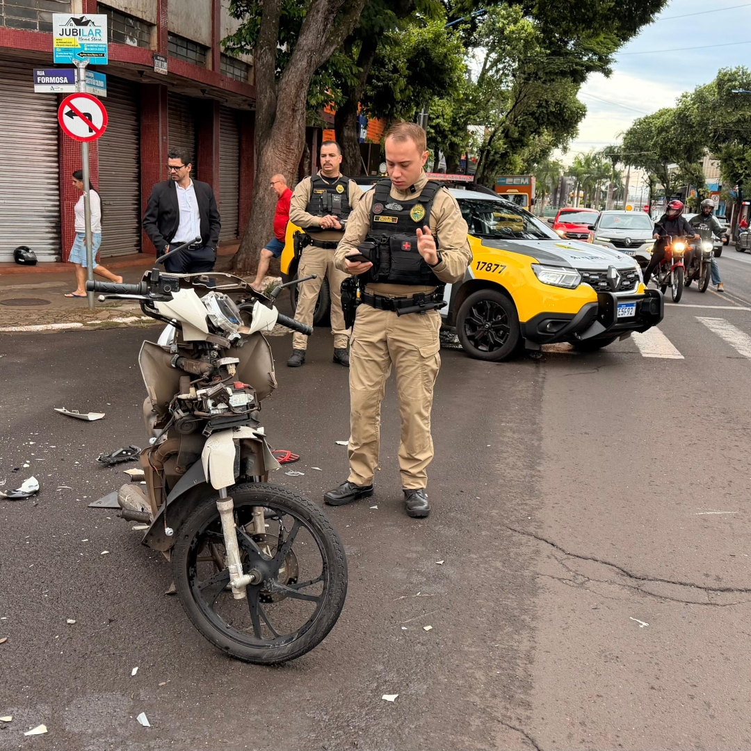 Motociclista fica em estado gravíssimo após colisão com carro no centro de Marialva