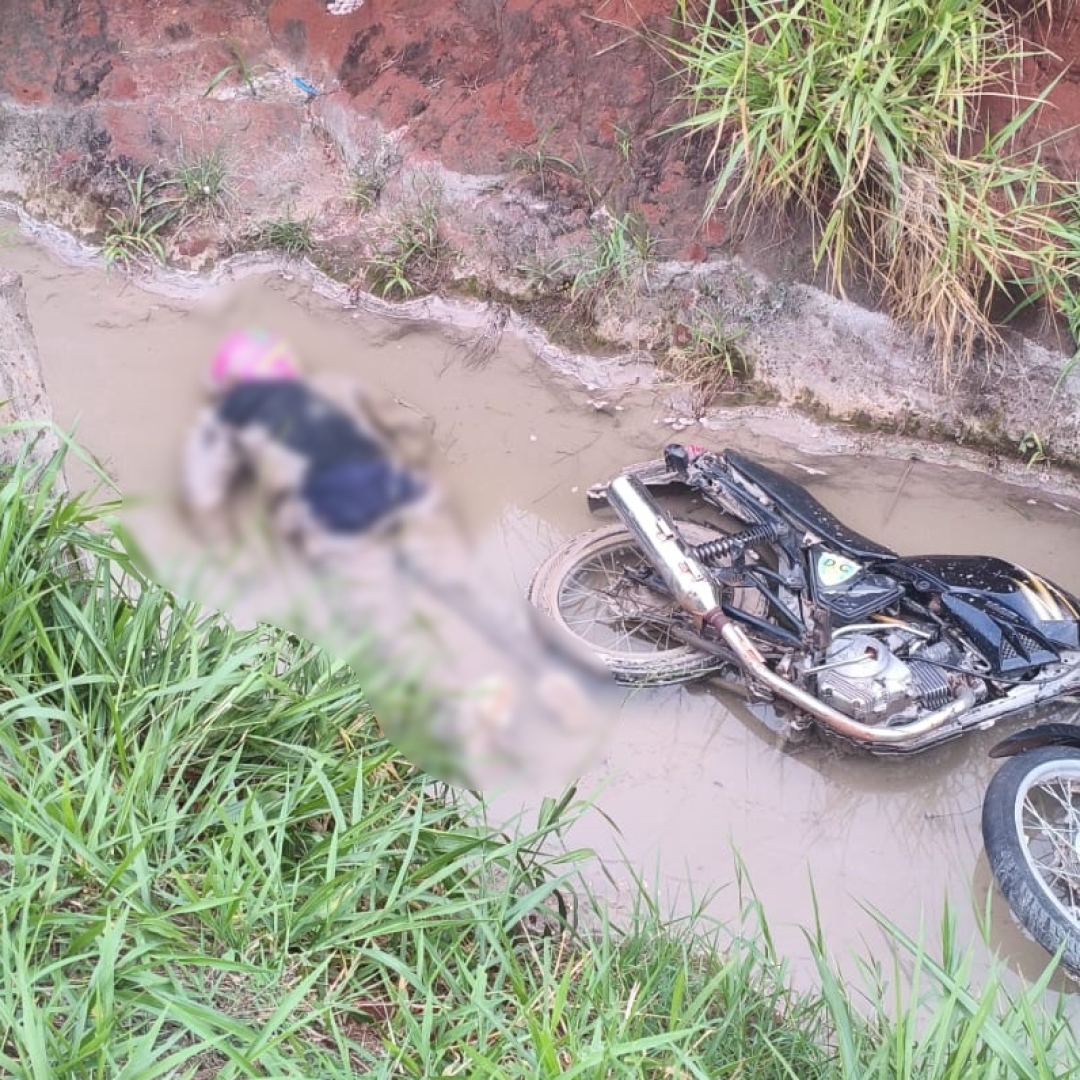 Motociclista é encontrado morto em canaleta na entrada de Marialva