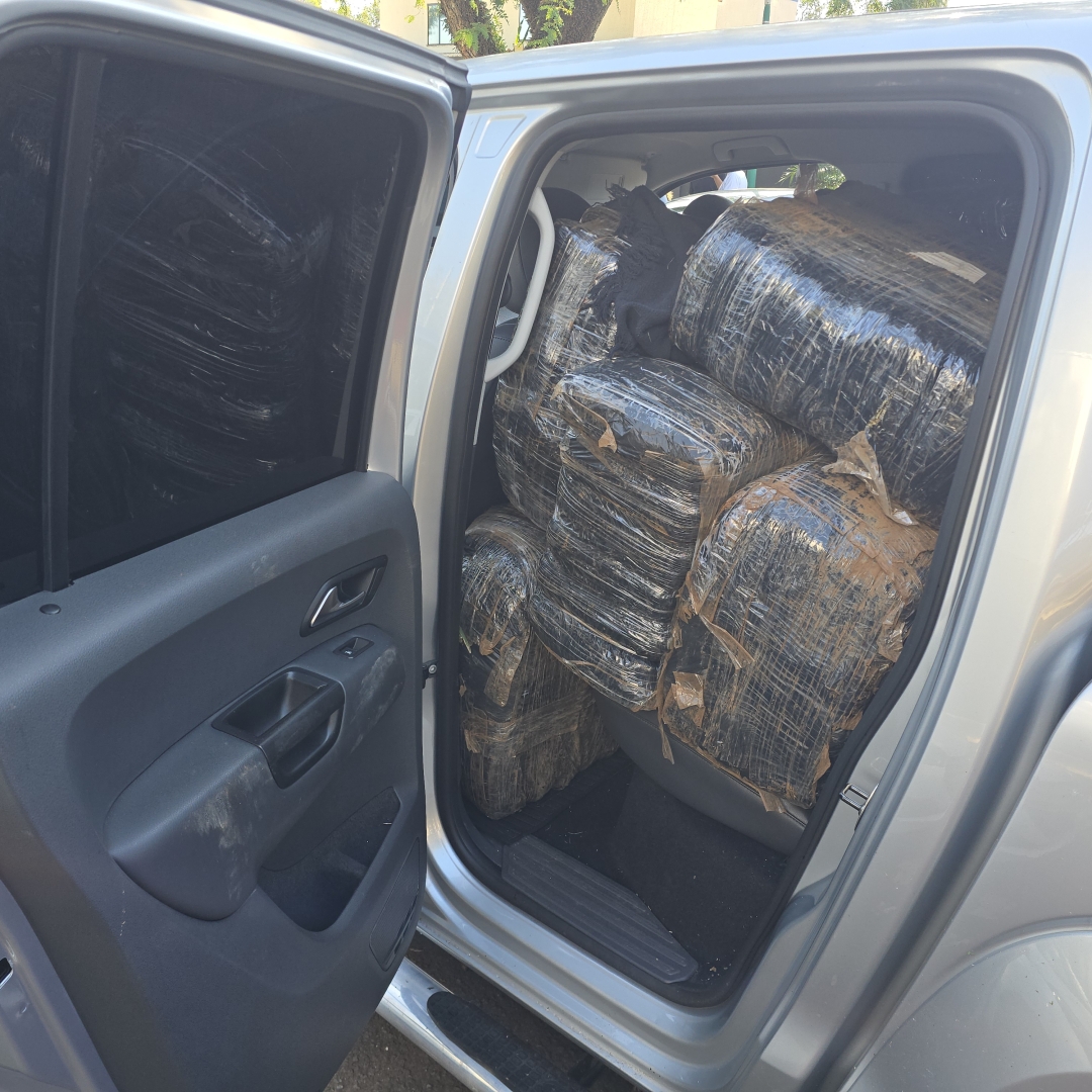 Quase meia tonelada de supermaconha é apreendida após fuga na PR-317, em Maringá