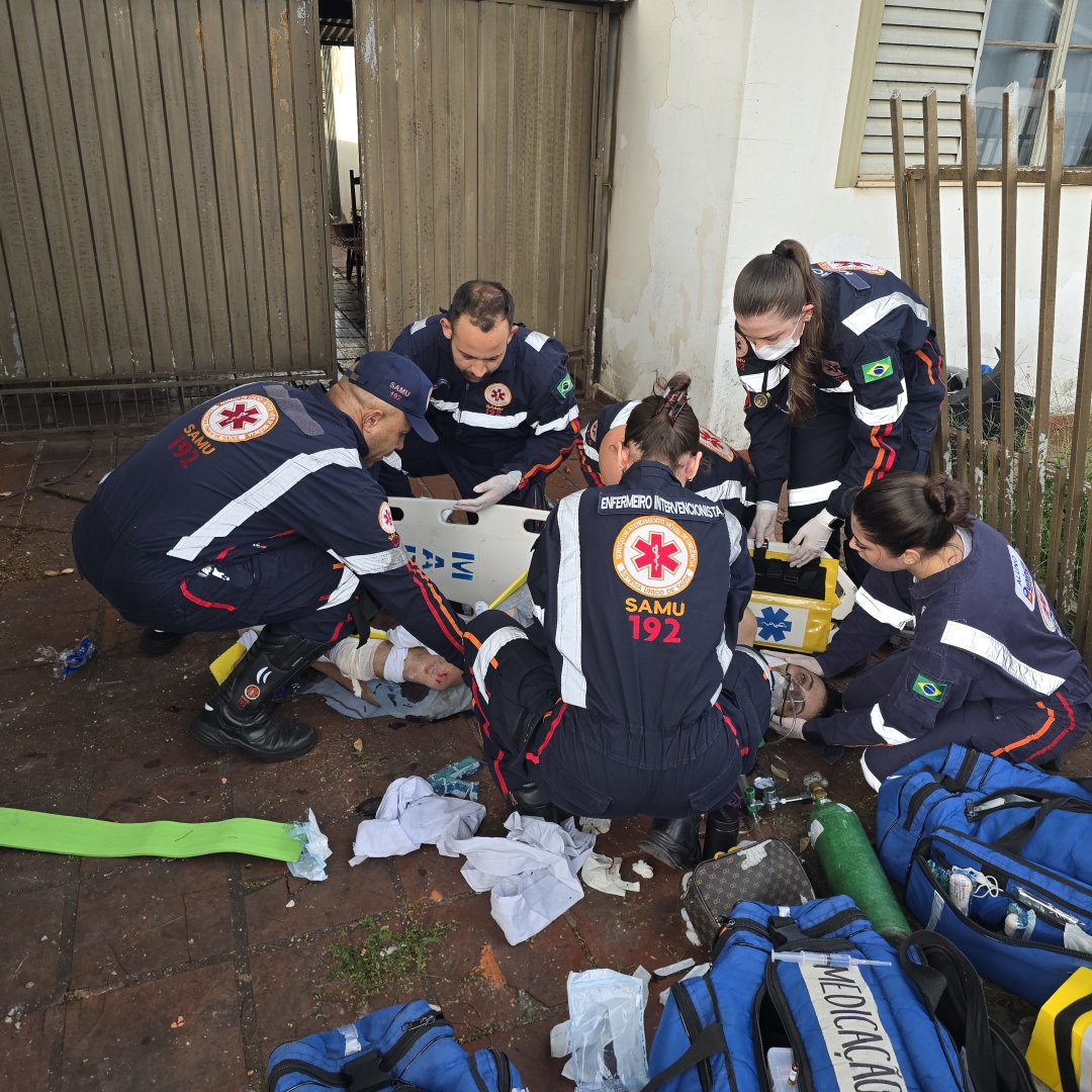 Motociclista fica gravemente ferido após colisão com caminhonete na Vila Morangueira
