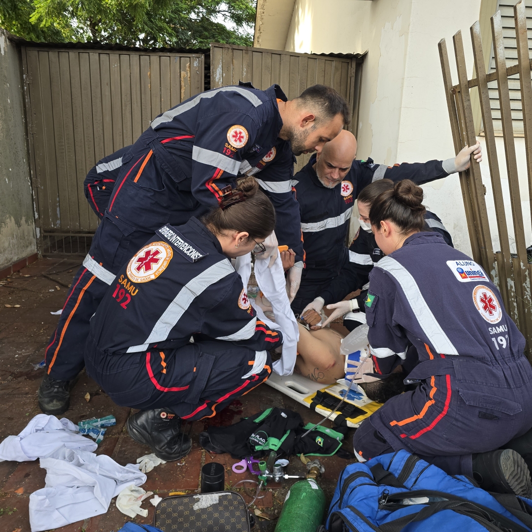 Motociclista fica gravemente ferido após colisão com caminhonete na Vila Morangueira