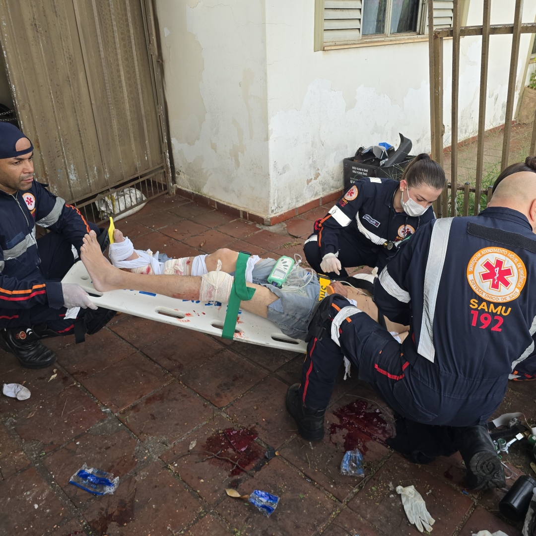 Motociclista fica gravemente ferido após colisão com caminhonete na Vila Morangueira