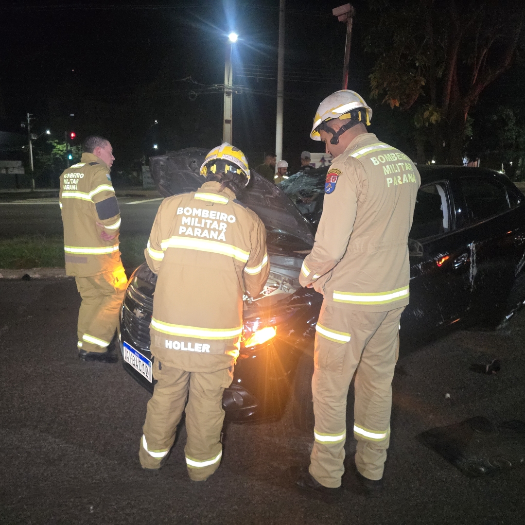 Capotamento na avenida Colombo deixa motorista ferido na madrugada de sábado