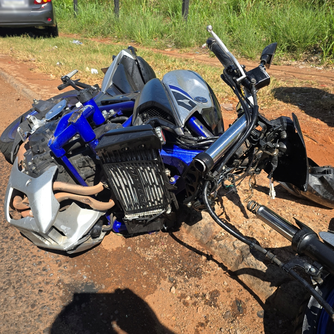 Motociclista bate violentamente na traseira de carro na marginal do Contorno Norte
