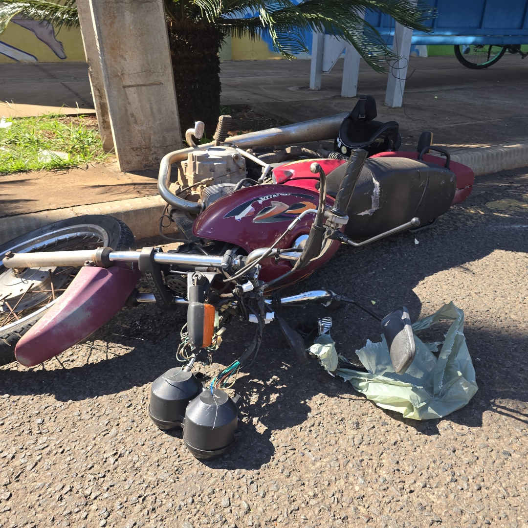 Motociclista fica gravemente ferido após colisão com carro na Avenida Carlos Correia Borges