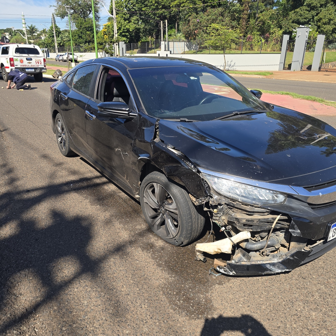 Motociclista fica gravemente ferido após colisão com carro na Avenida Carlos Correia Borges