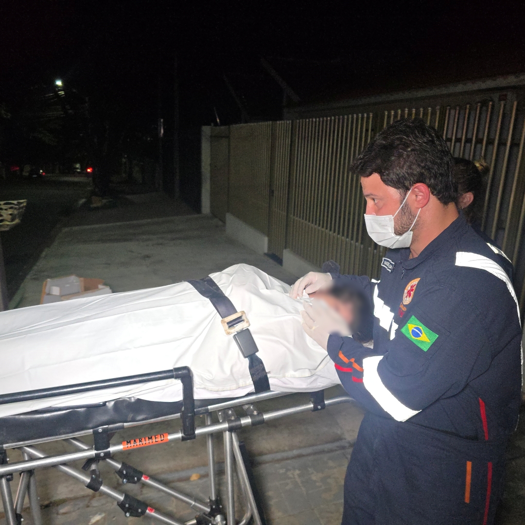 Briga entre mãe e filha termina com mulher ferida por faca em Maringá