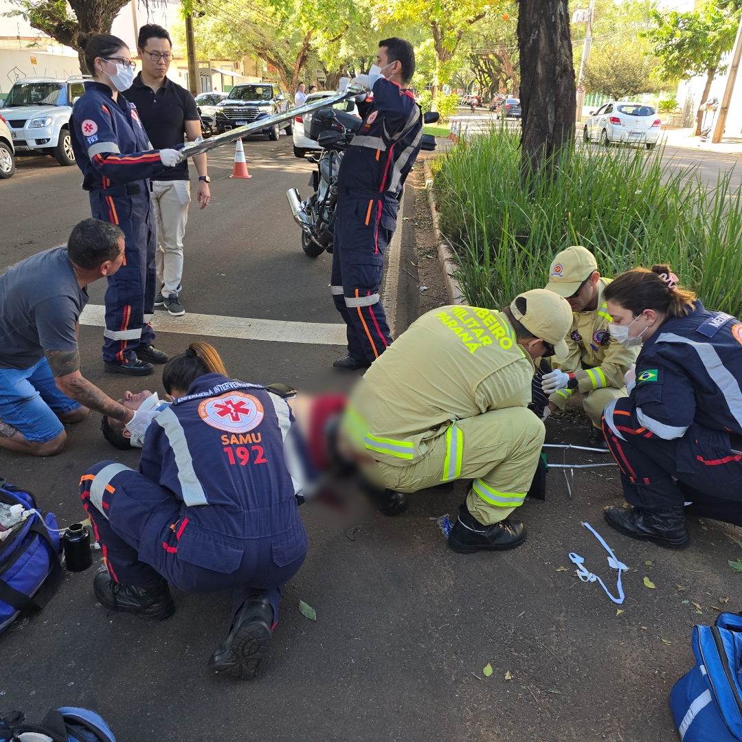 Motociclista sofre fratura exposta em acidente grave na Avenida Bento Munhoz da Rocha