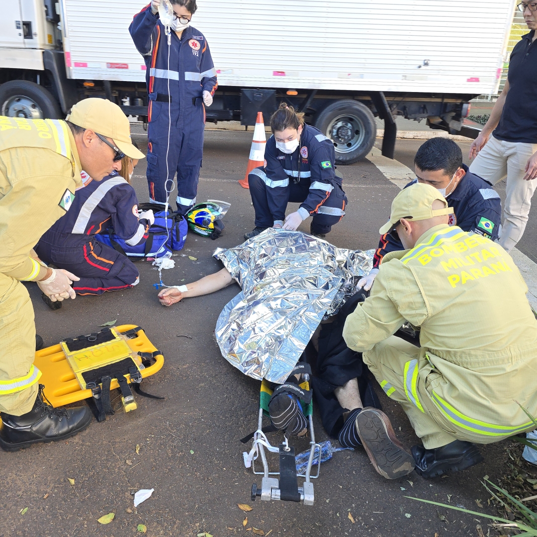 Motociclista sofre fratura exposta em acidente grave na Avenida Bento Munhoz da Rocha