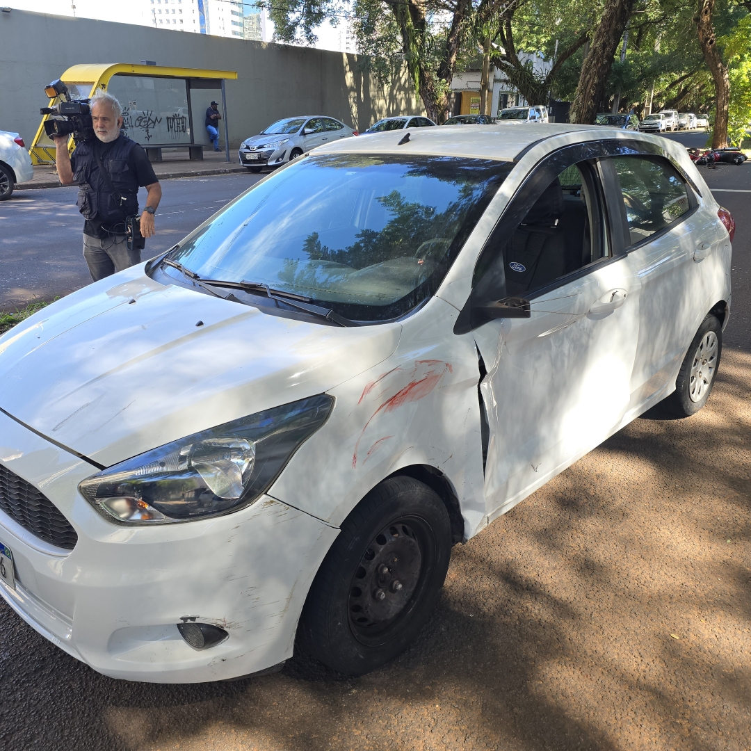 Motociclista sofre fratura exposta em acidente grave na Avenida Bento Munhoz da Rocha
