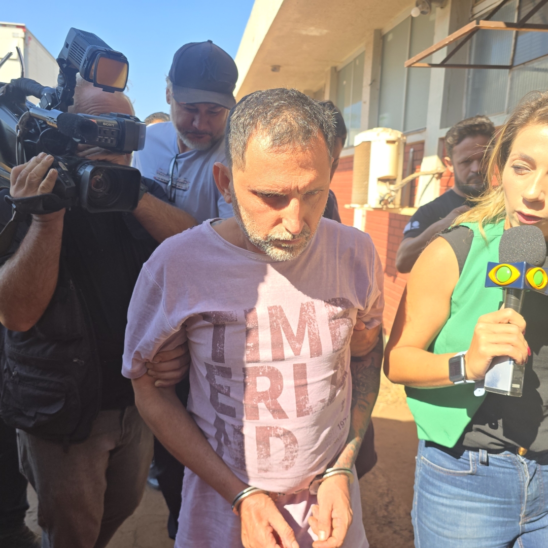 Suspeito de feminicídio permanece em silêncio durante depoimento e volta para a cadeia pública de Maringá