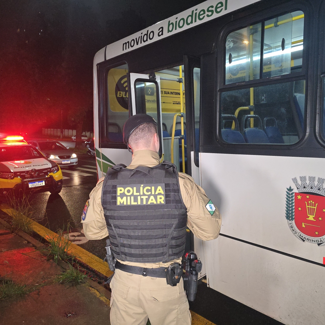 Homem é morto a facadas dentro de ônibus em Maringá