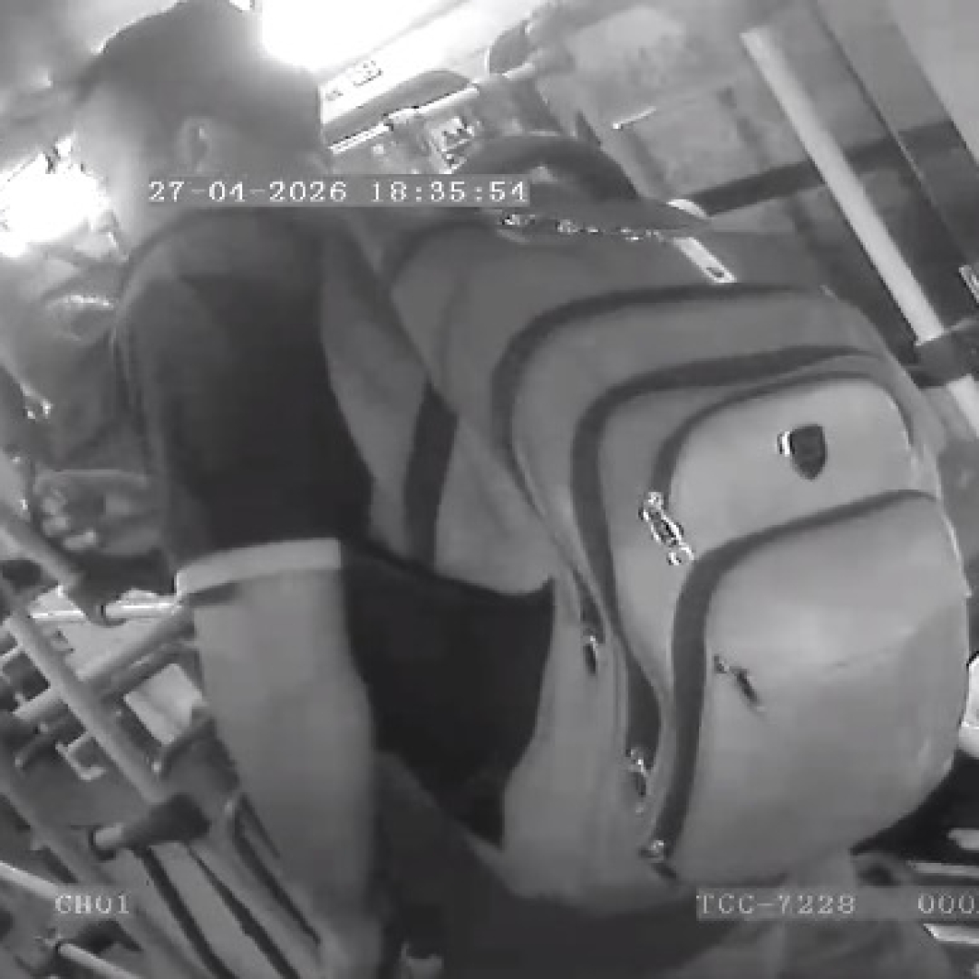 Polícia divulga imagens de suspeito de homicídio em ônibus de Maringá