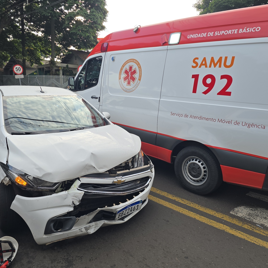 Acidente em cruzamento deixa motorista feridos no Conjunto Patrícia, em Maringá