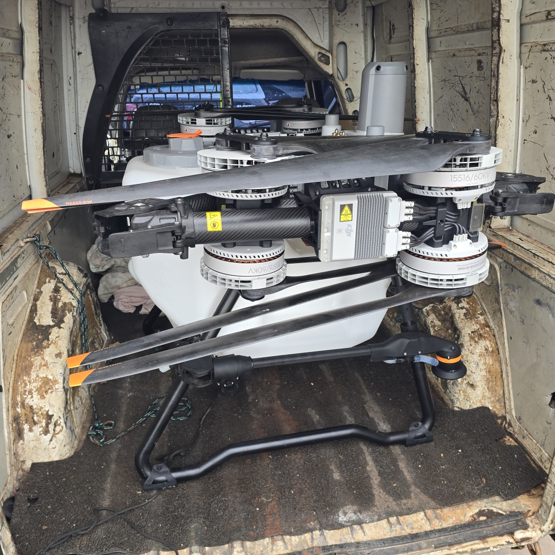 Operação policial apreende drone agrícola de R$ 200 mil e detém quatro homens em Maringá