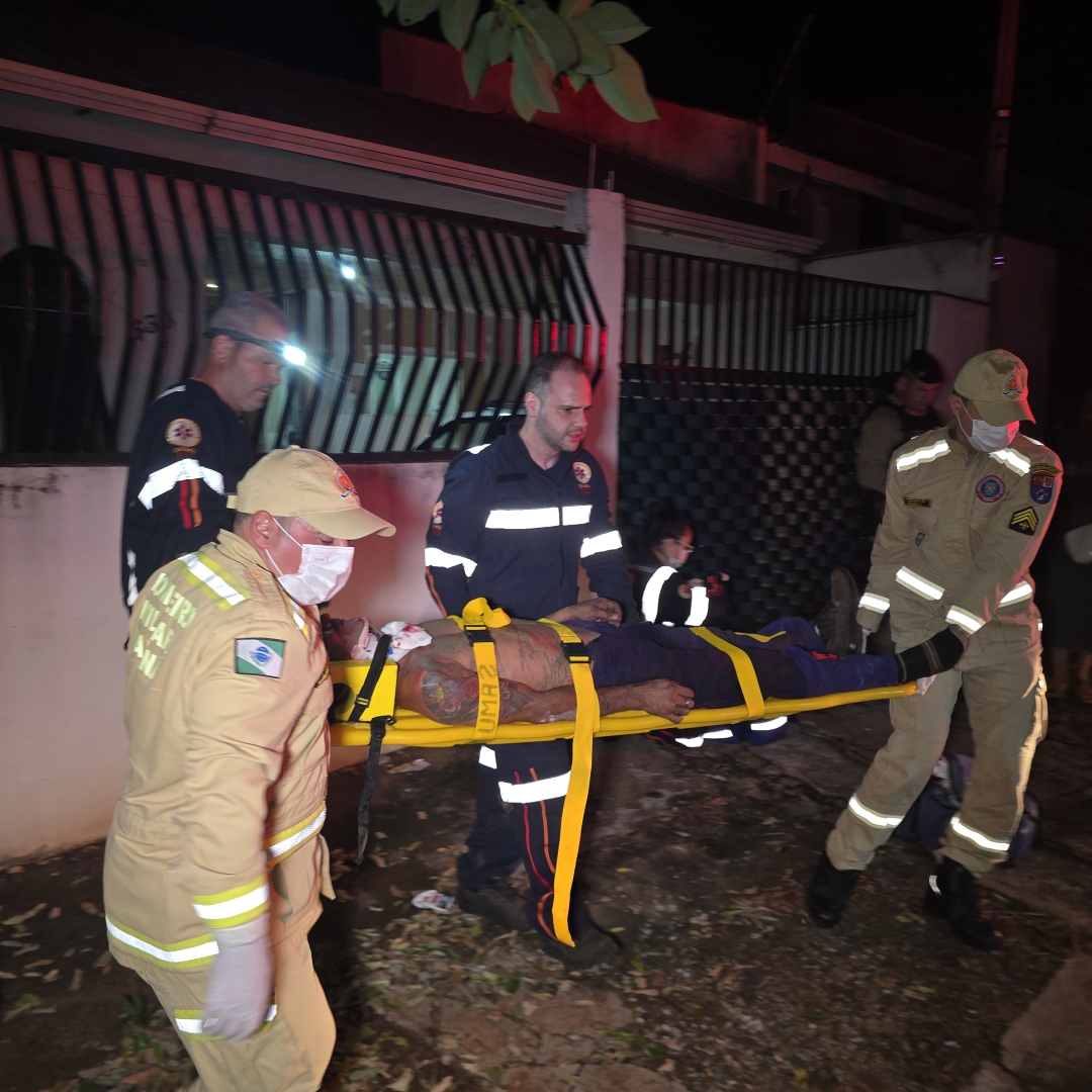 Homem é brutalmente agredido por populares após suspeita de furtos em Maringá