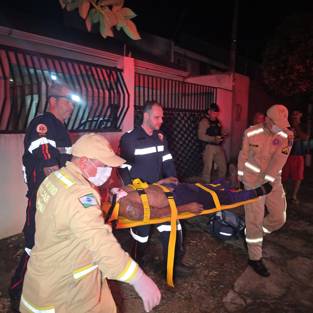 Homem é brutalmente agredido por populares após suspeita de furtos em Maringá