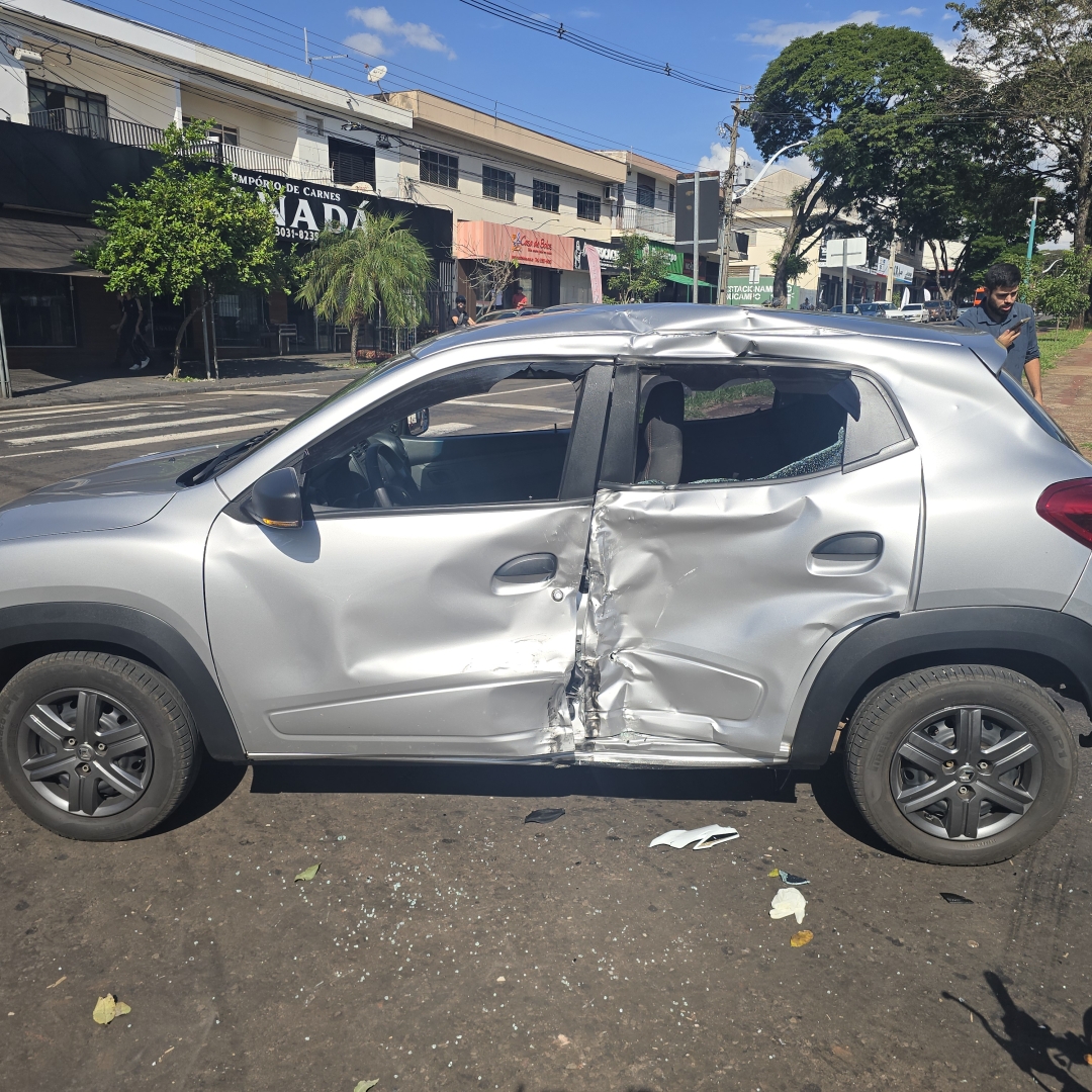 Motociclista fica gravemente ferido em colisão com carro de aplicativo na Avenida Mandacaru