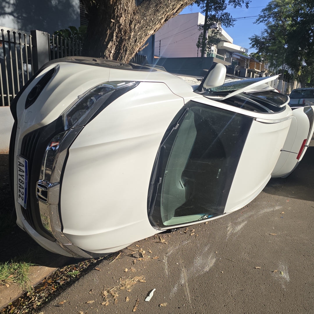 Motorista invade preferencial e provoca batida grave na zona 4