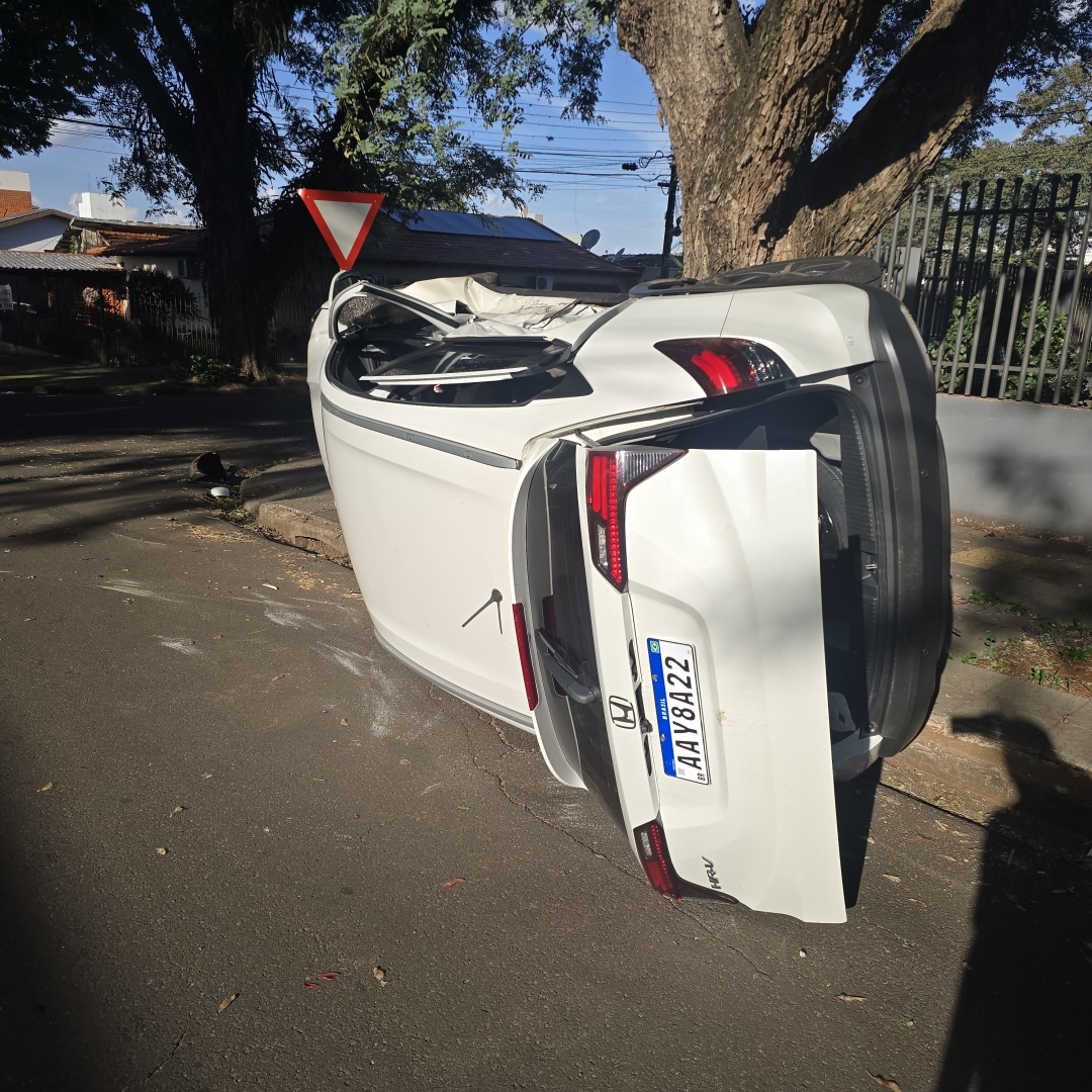 Motorista invade preferencial e provoca batida grave na zona 4
