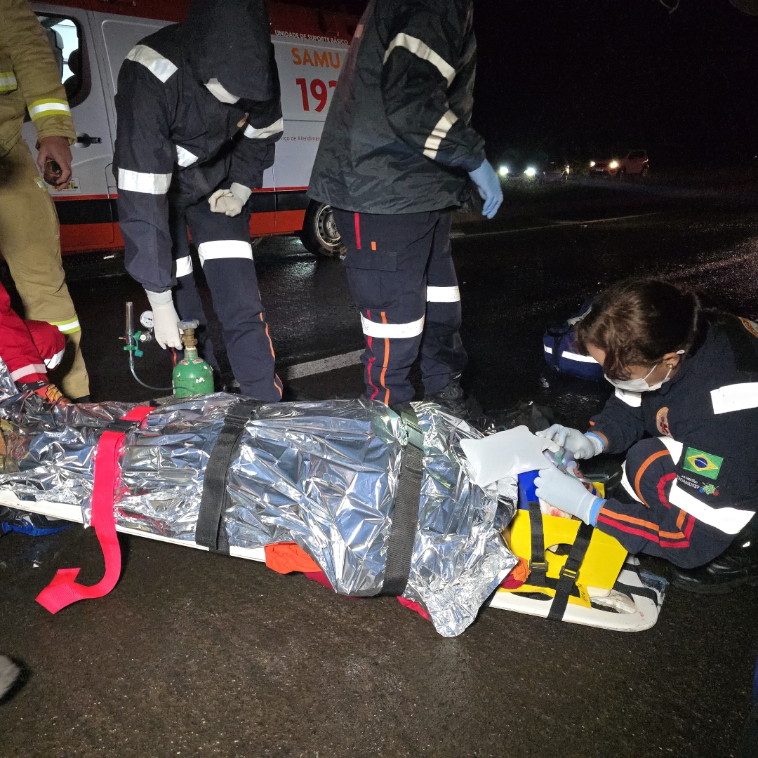 Motociclista fica gravemente ferido após colisão violenta na PR-317, em Maringá