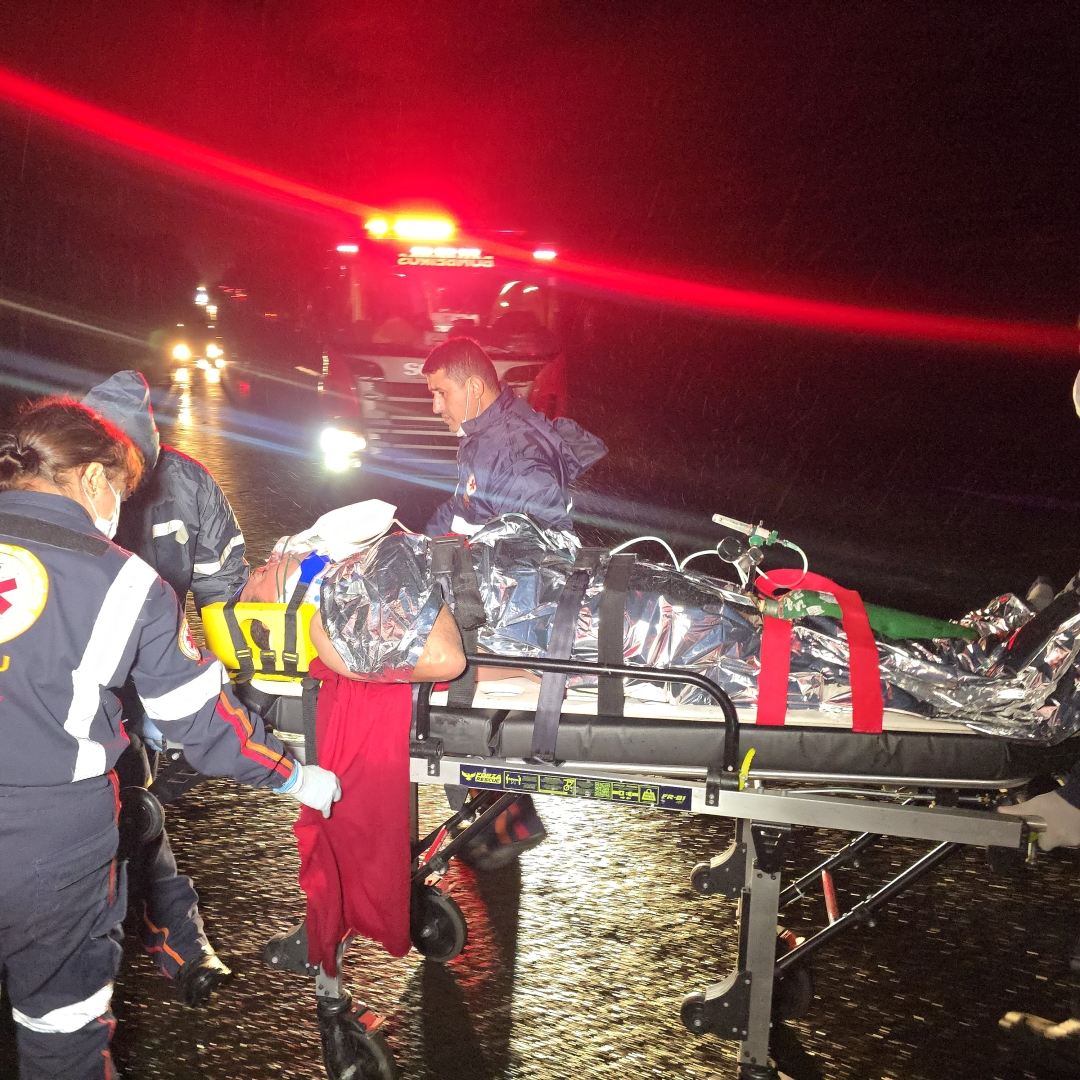 Motociclista fica gravemente ferido após colisão violenta na PR-317, em Maringá