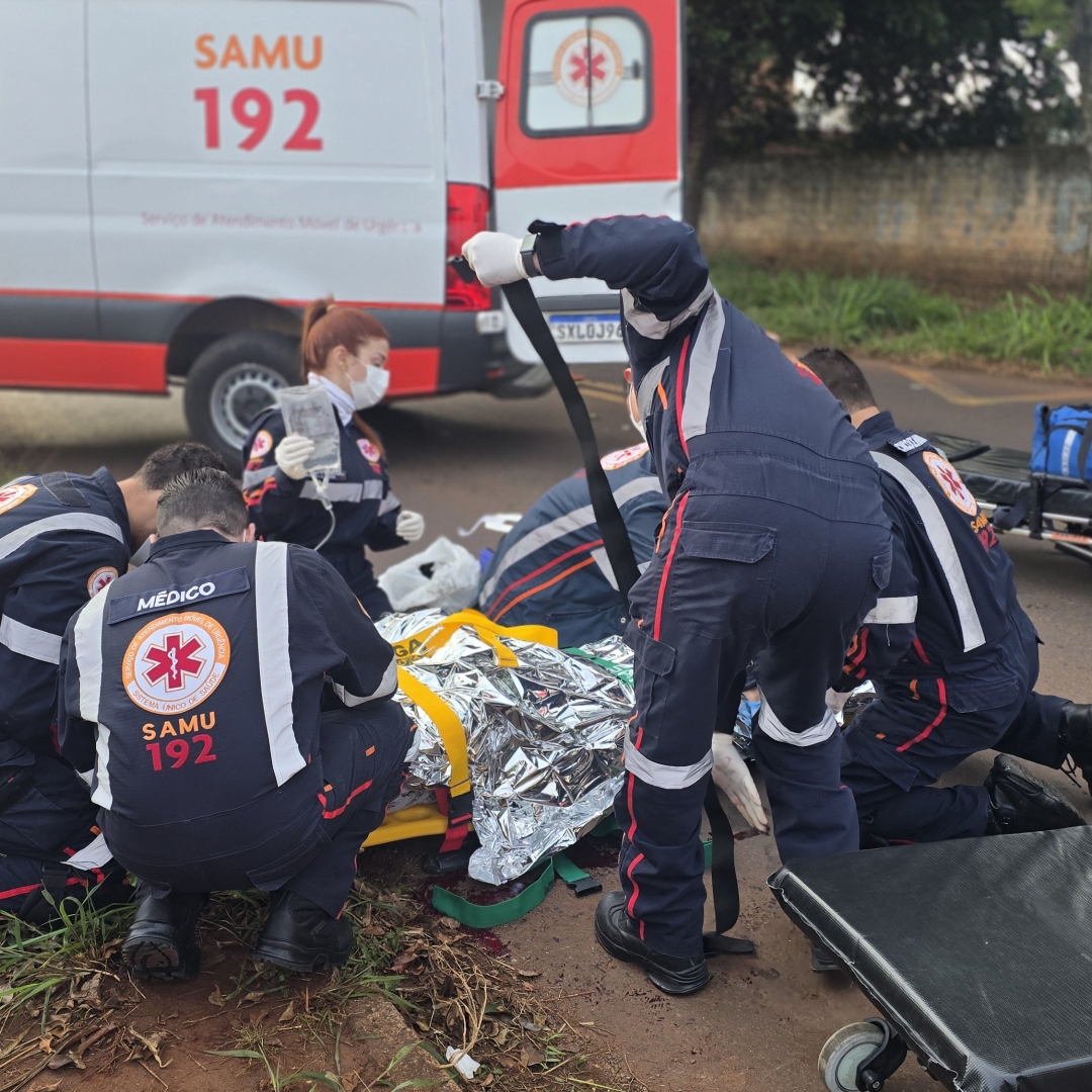 Grave acidente entre carro e moto deixa motociclista ferido próximo ao Eurogarden, em Maringá