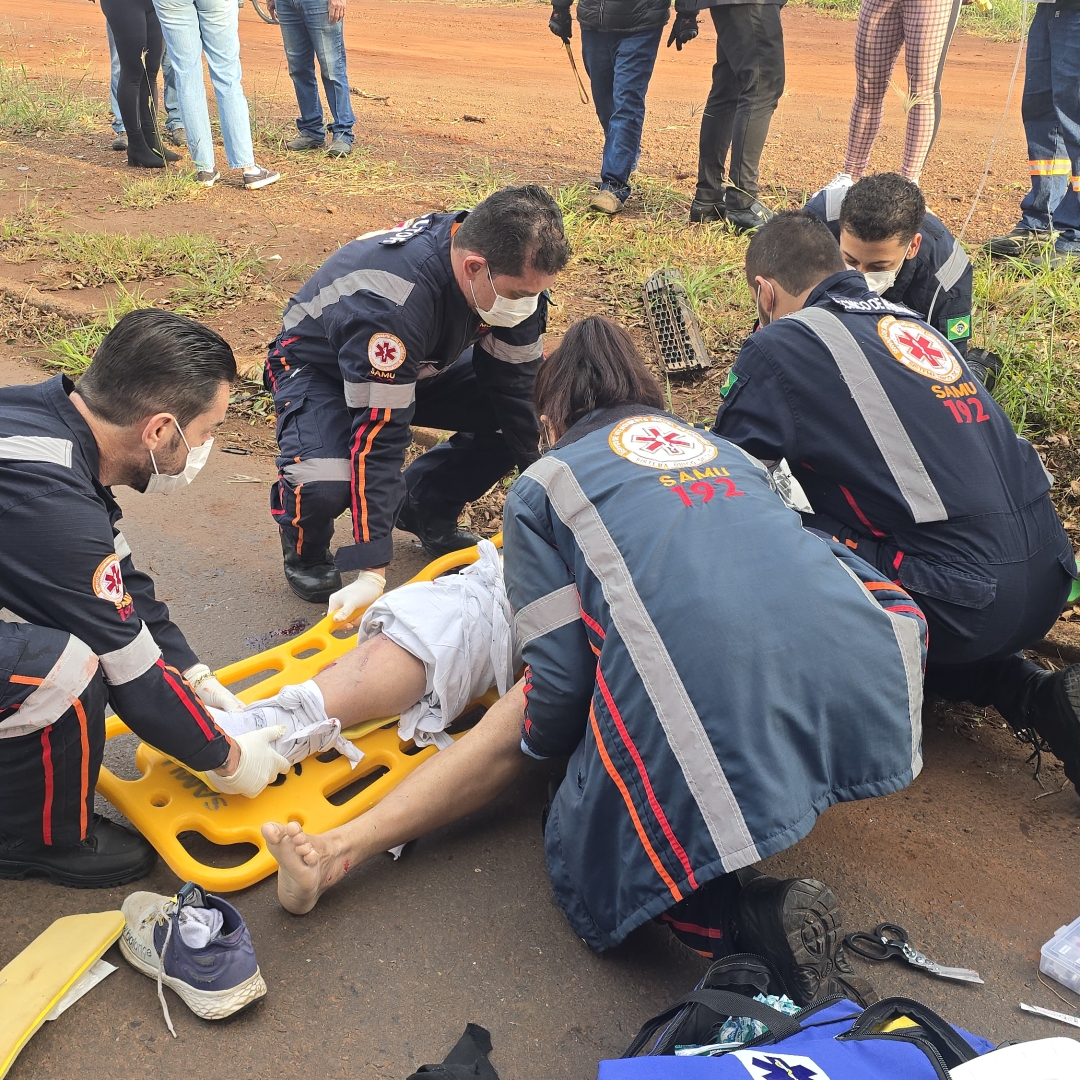 Grave acidente entre carro e moto deixa motociclista ferido próximo ao Eurogarden, em Maringá