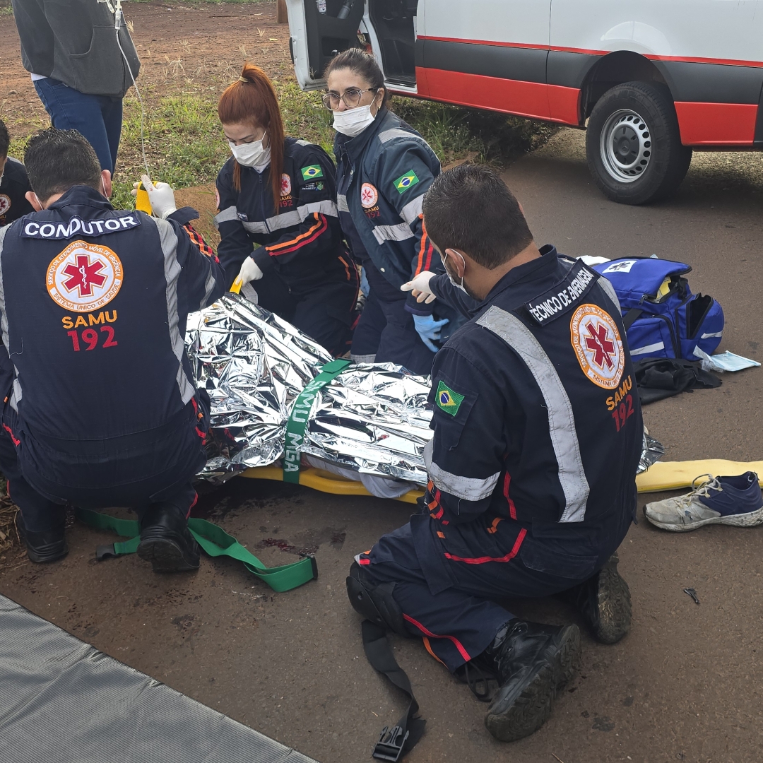 Grave acidente entre carro e moto deixa motociclista ferido próximo ao Eurogarden, em Maringá