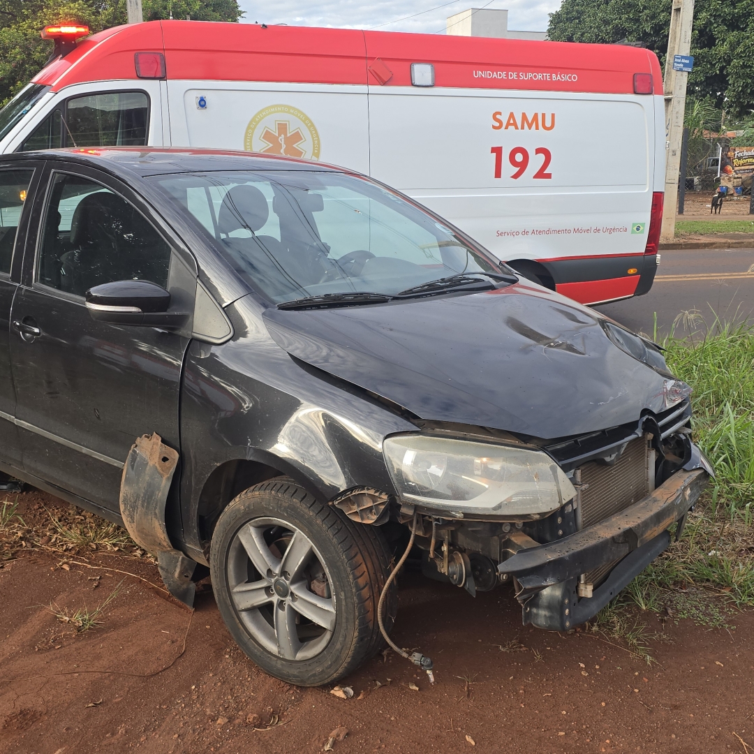 Grave acidente entre carro e moto deixa motociclista ferido próximo ao Eurogarden, em Maringá