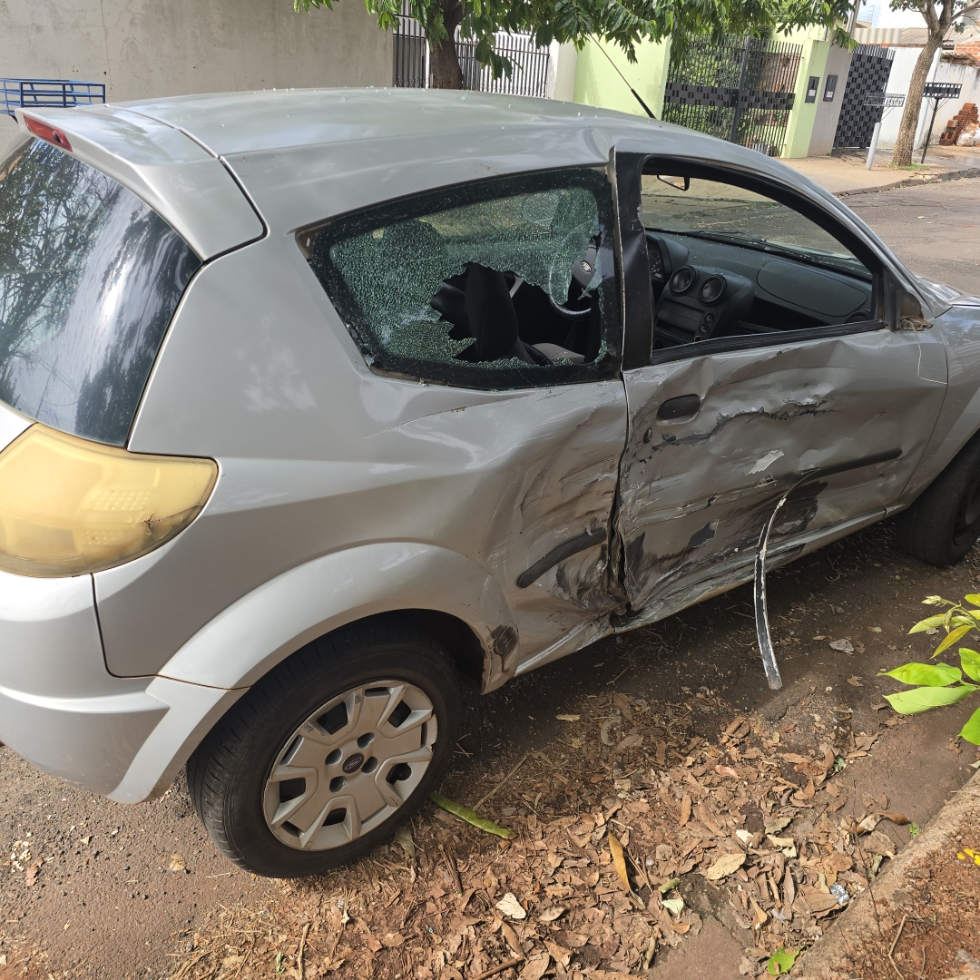 Motociclista de 18 anos fica gravemente ferido após colisão com carro em Sarandi