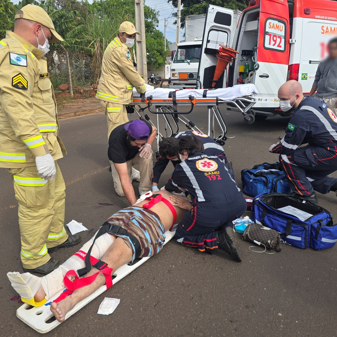 Motociclista de 18 anos fica gravemente ferido após colisão com carro em Sarandi
