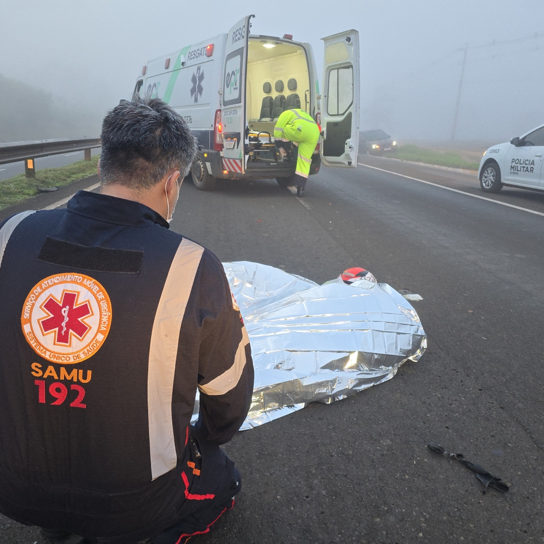 Motociclista de 62 anos morre em grave acidente envolvendo três veículos na BR-376, em Maringá