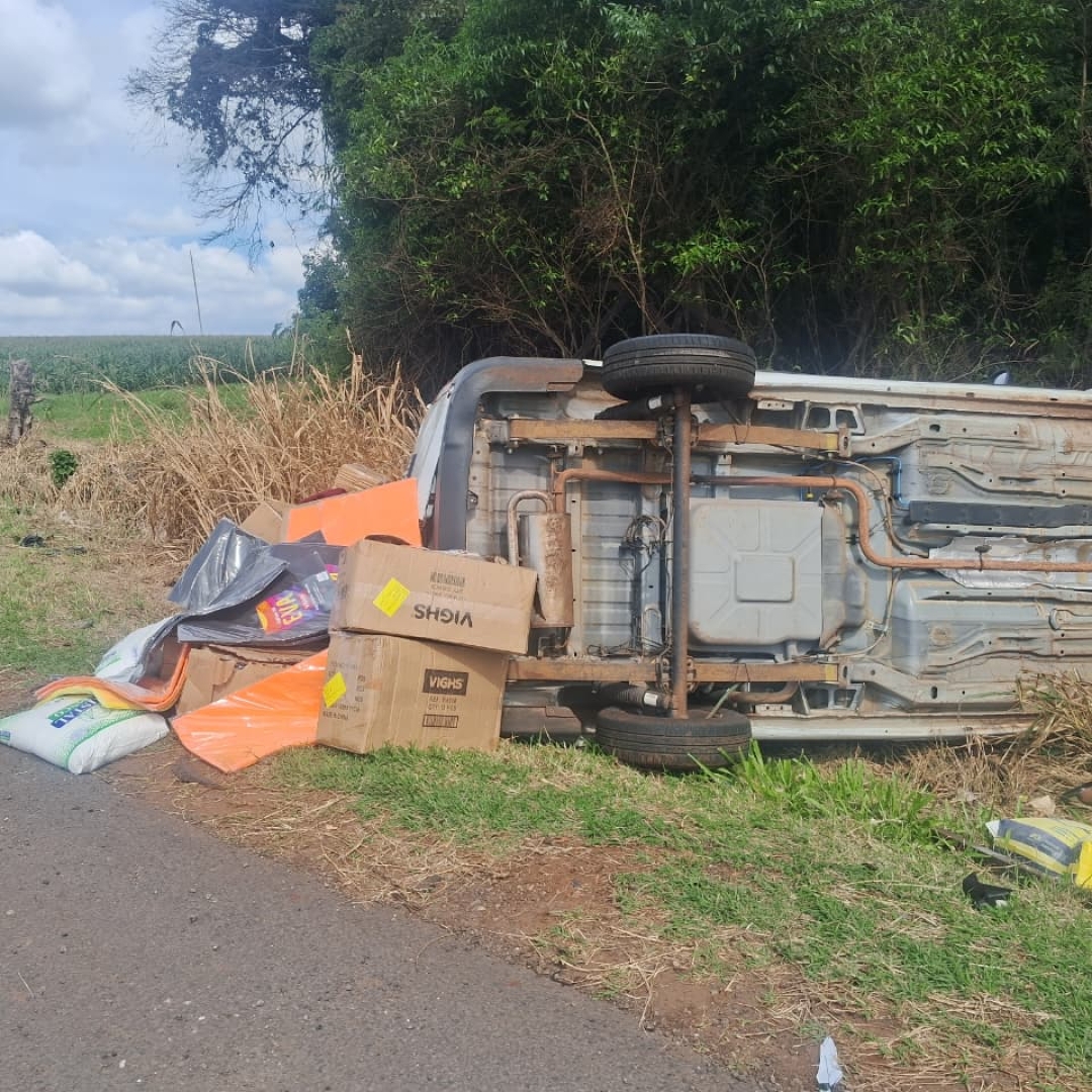 Gestante de oito meses fica ferida após tombamento de utilitário na BR-376, em Marialva