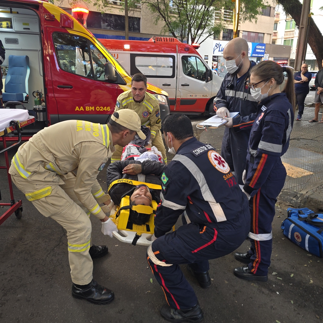 Motociclista sofre fratura de fêmur em grave acidente no centro de Maringá