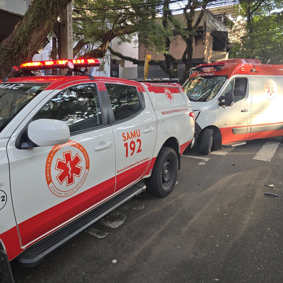 Motociclista sofre fratura de fêmur em grave acidente no centro de Maringá