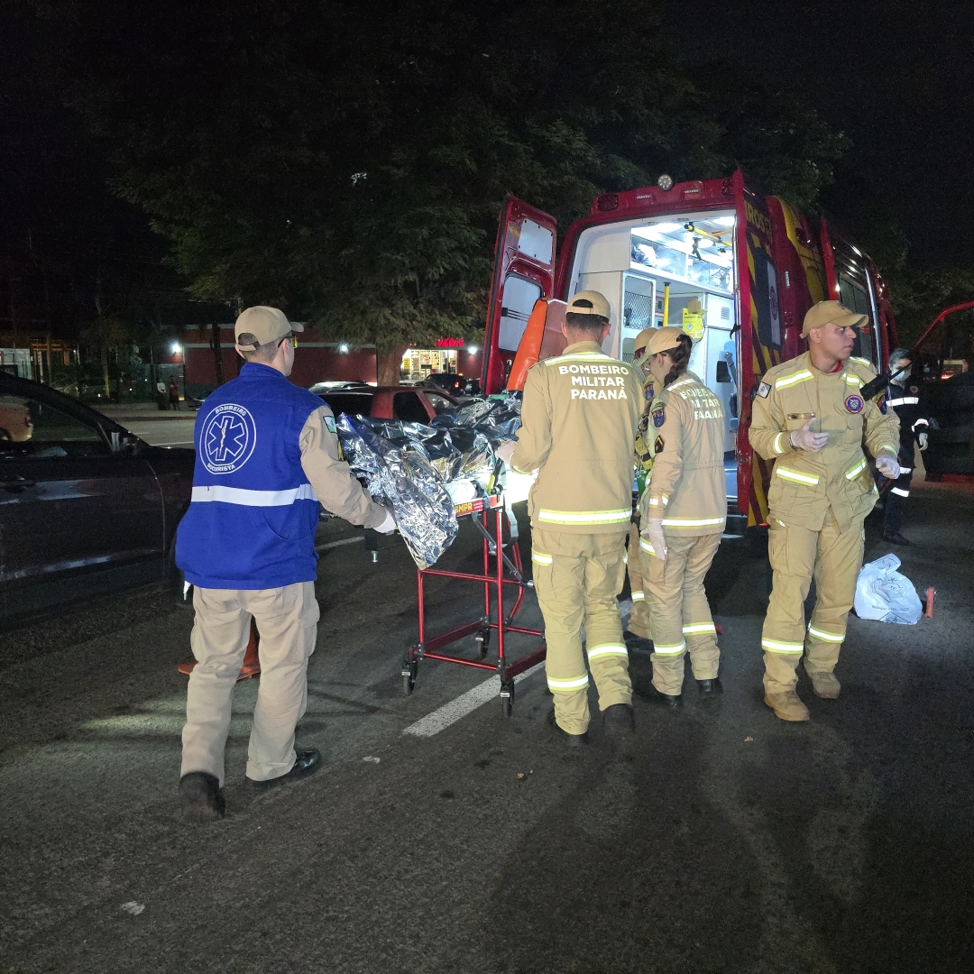 Motociclista sofre grave ferimento após ser atropelada por caminhão na Avenida Colombo, em Maringá
