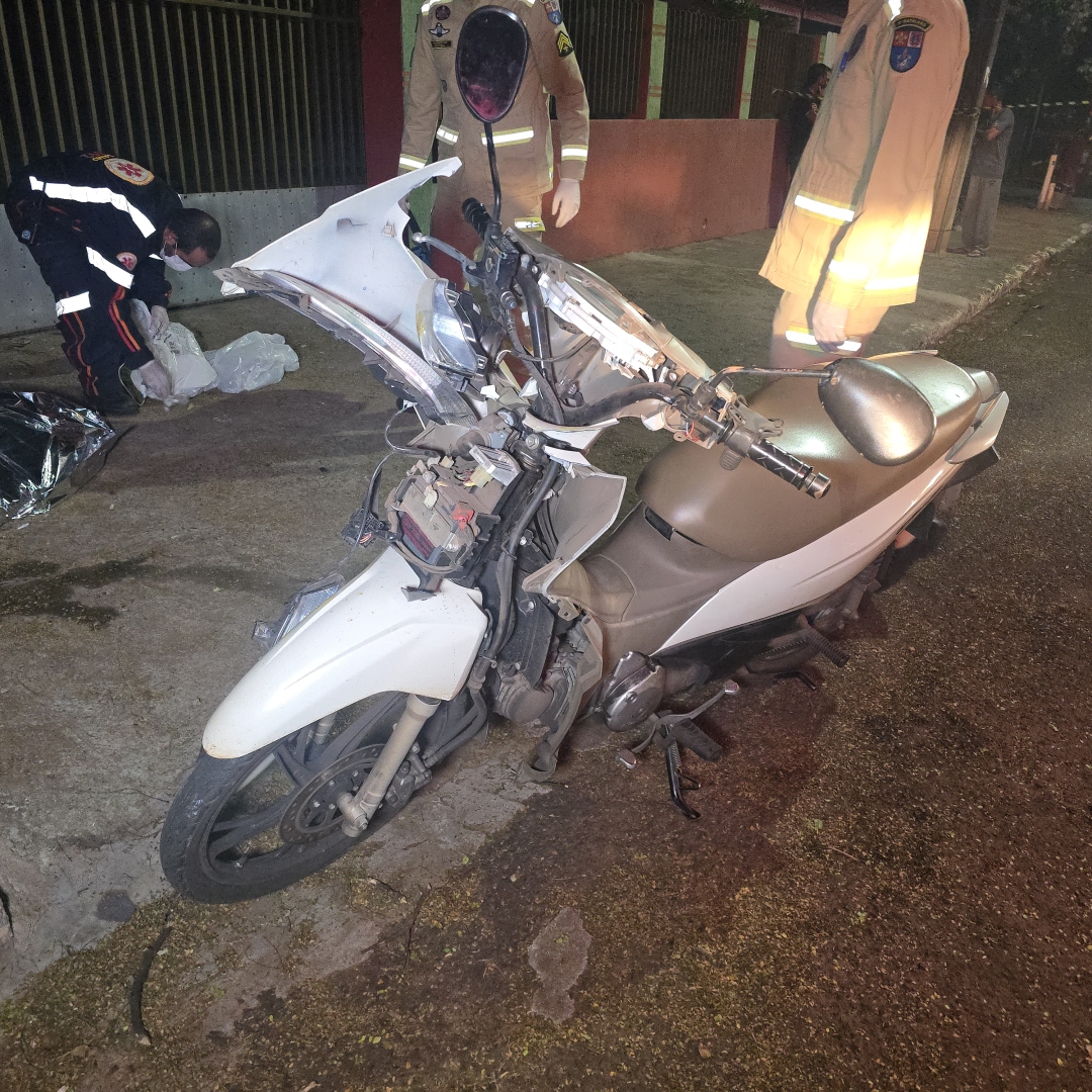 Homem que amputou a perna em acidente em 2024 morre após bater moto contra lixeira em Paiçandu