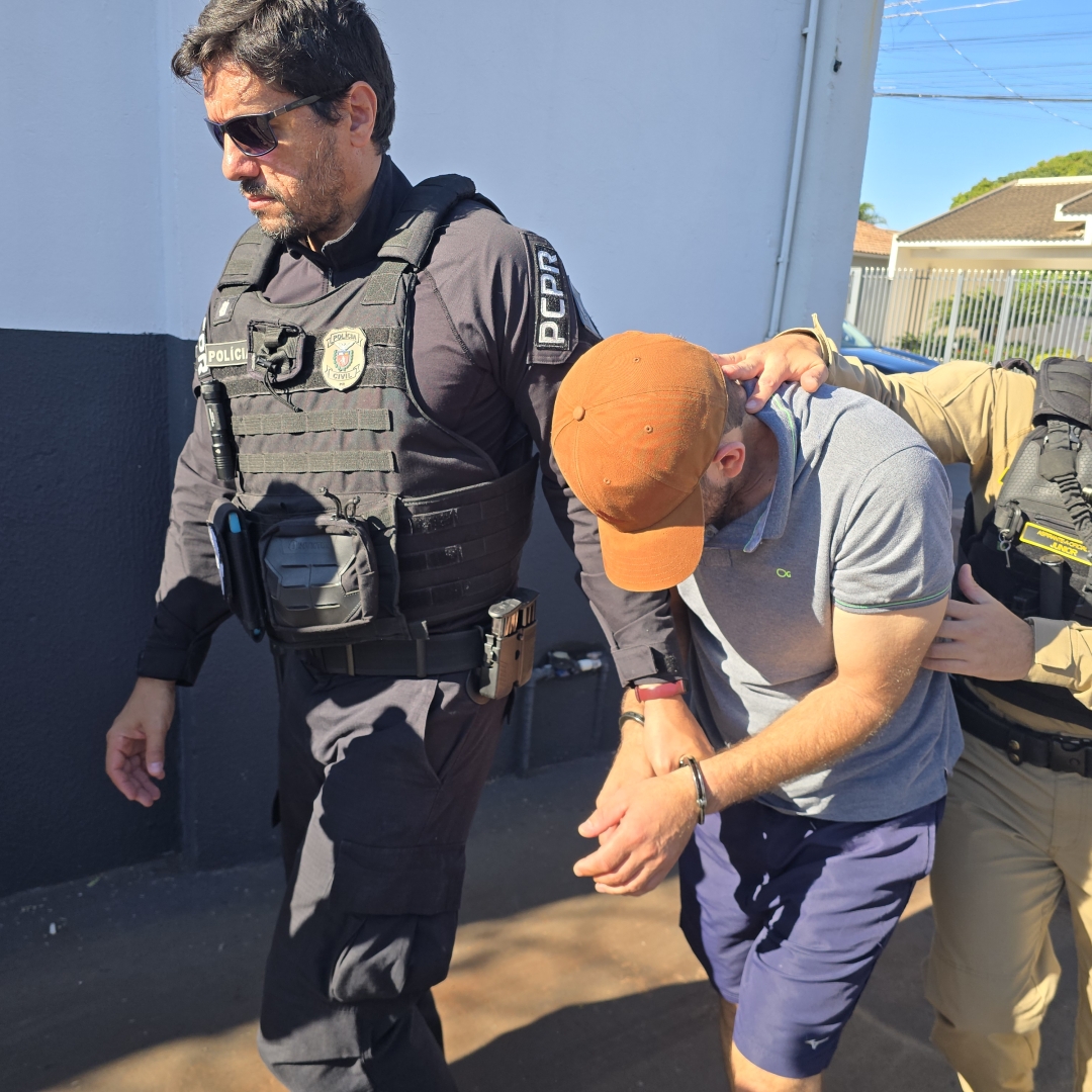Investigado por ligação com triplo homicídio é capturado com pistola e malas prontas para fuga