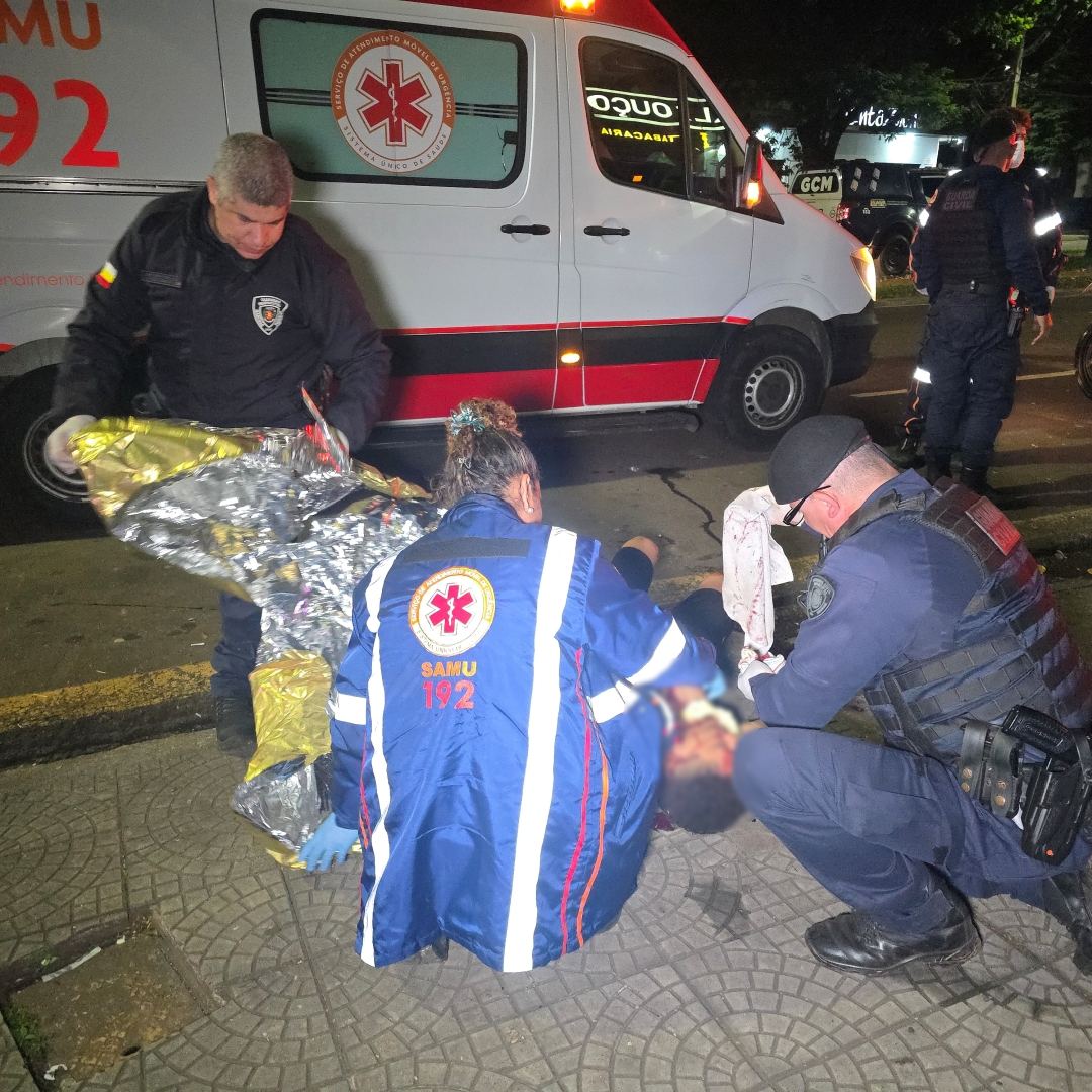 Briga em conveniência termina com homem esfaqueado na Avenida Pedro Taques, em Maringá
