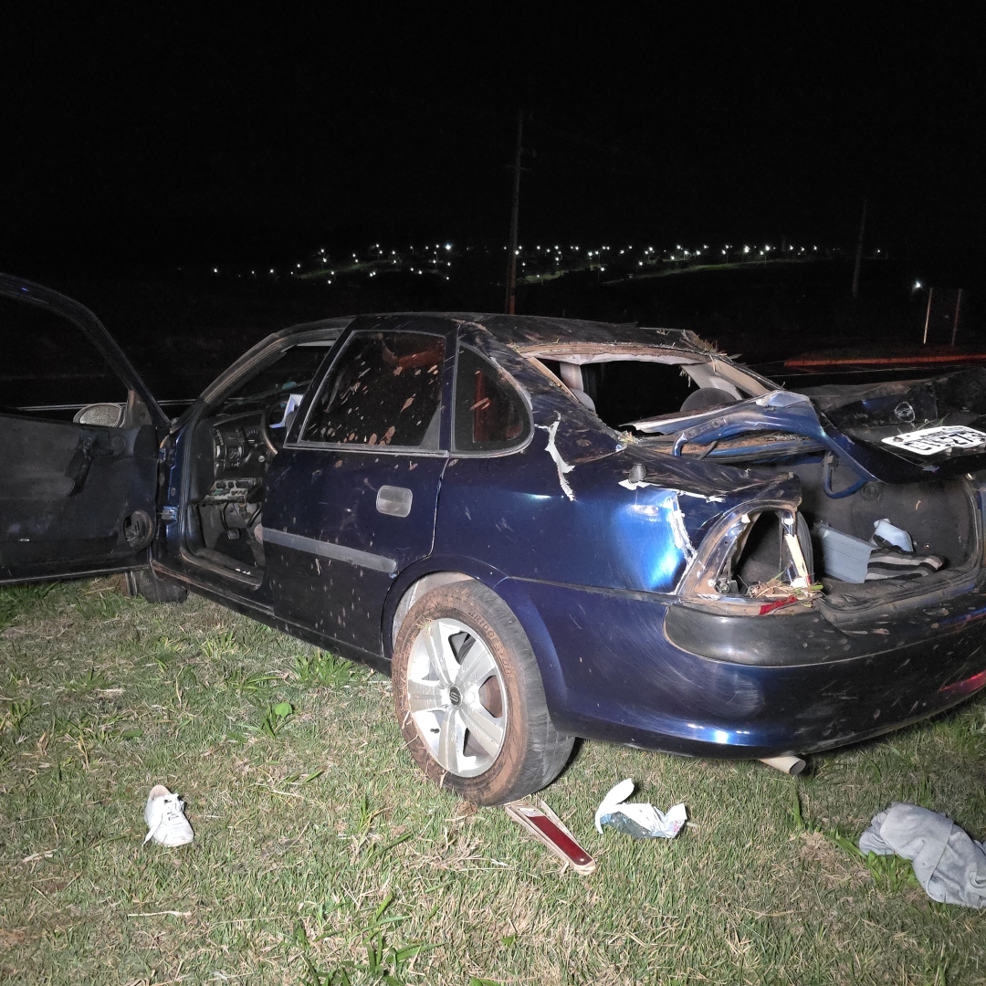 Grave capotamento mobiliza equipes de resgate na BR-376, em Maringá