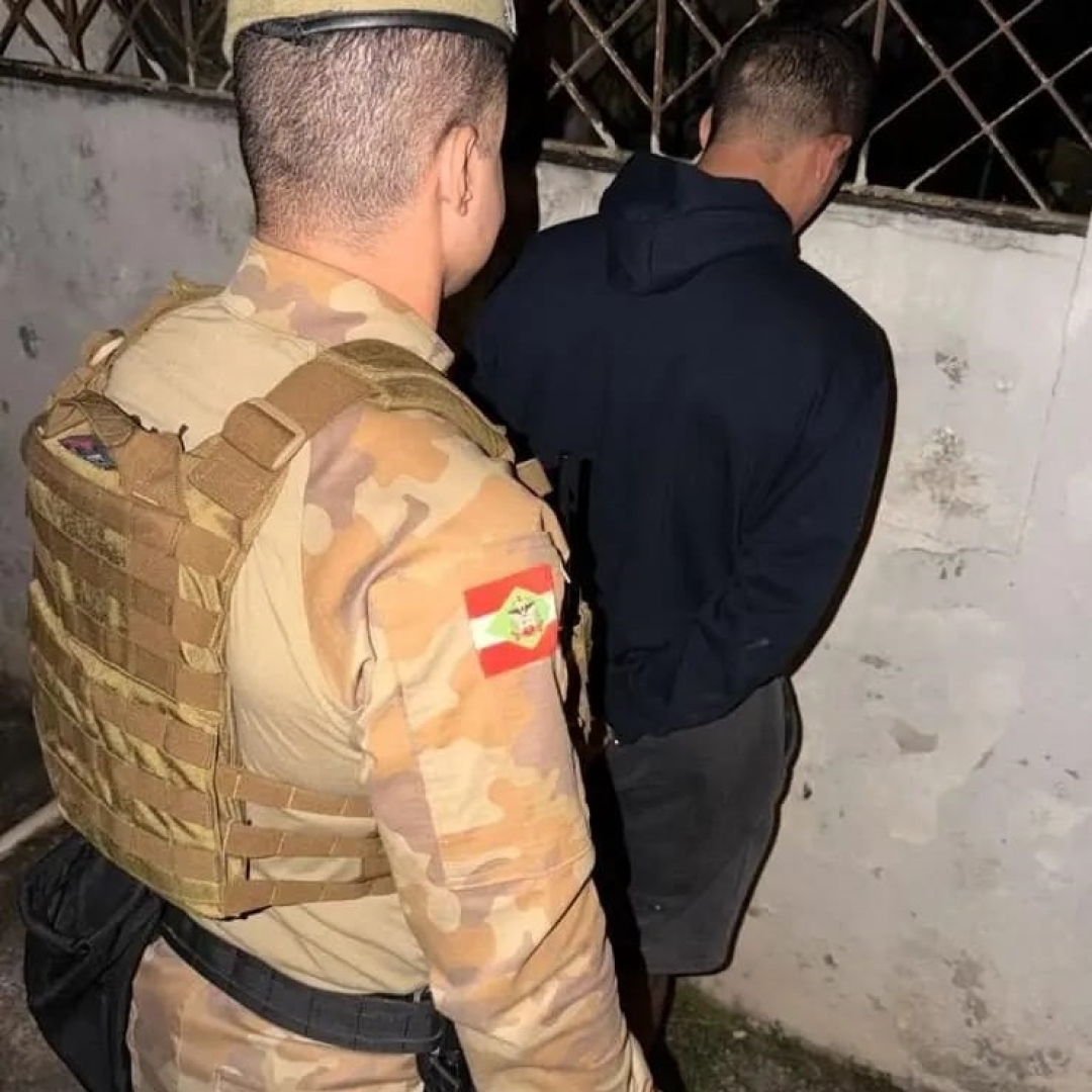 Foragido acusado de matar família por engano em Sarandi é preso em Balneário Camboriú