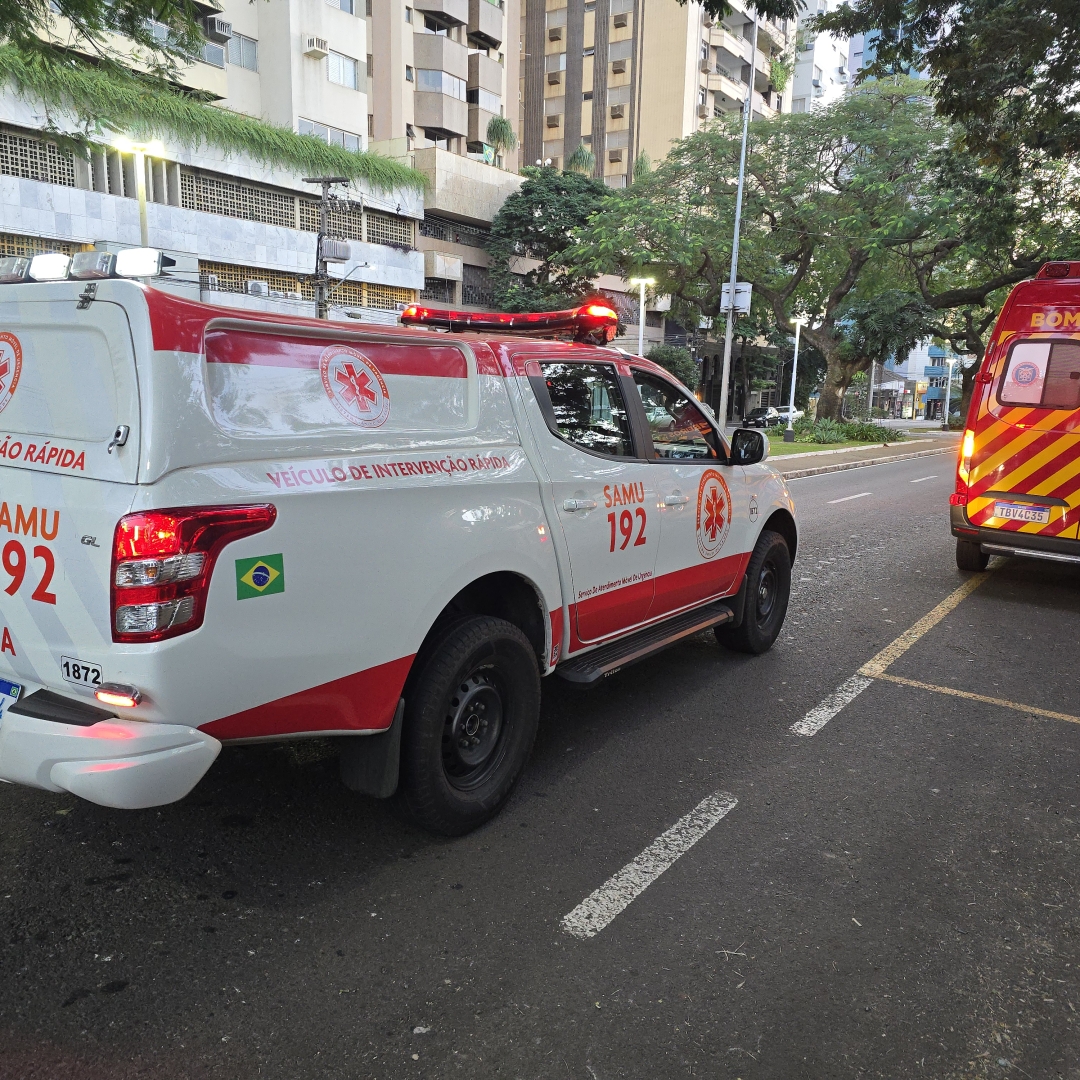Após sair de festa, jovem sofre acidente no centro de Maringá