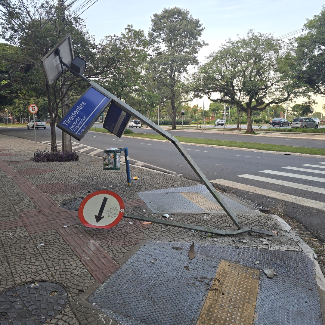 Após sair de festa, jovem sofre acidente no centro de Maringá