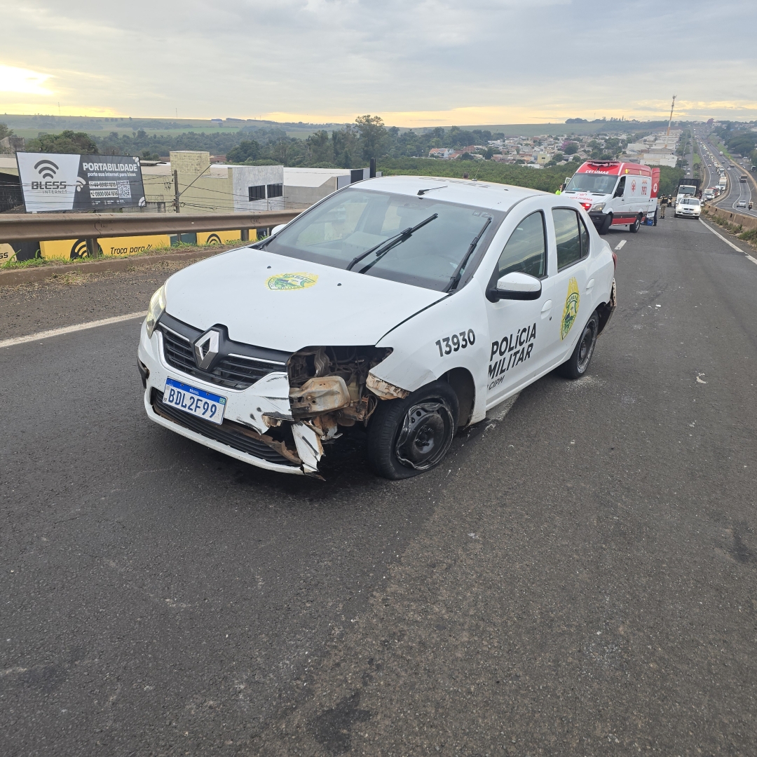 Viatura da PM se envolve em acidente no Contorno Norte e motociclista fica gravemente ferido