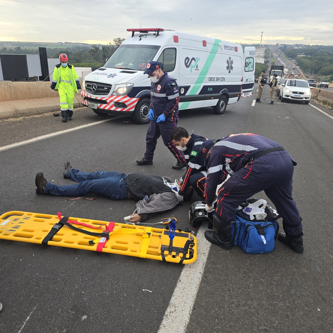 Viatura da PM se envolve em acidente no Contorno Norte e motociclista fica gravemente ferido