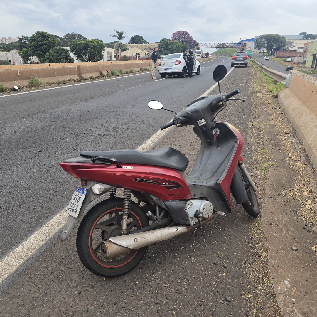 Viatura da PM se envolve em acidente no Contorno Norte e motociclista fica gravemente ferido