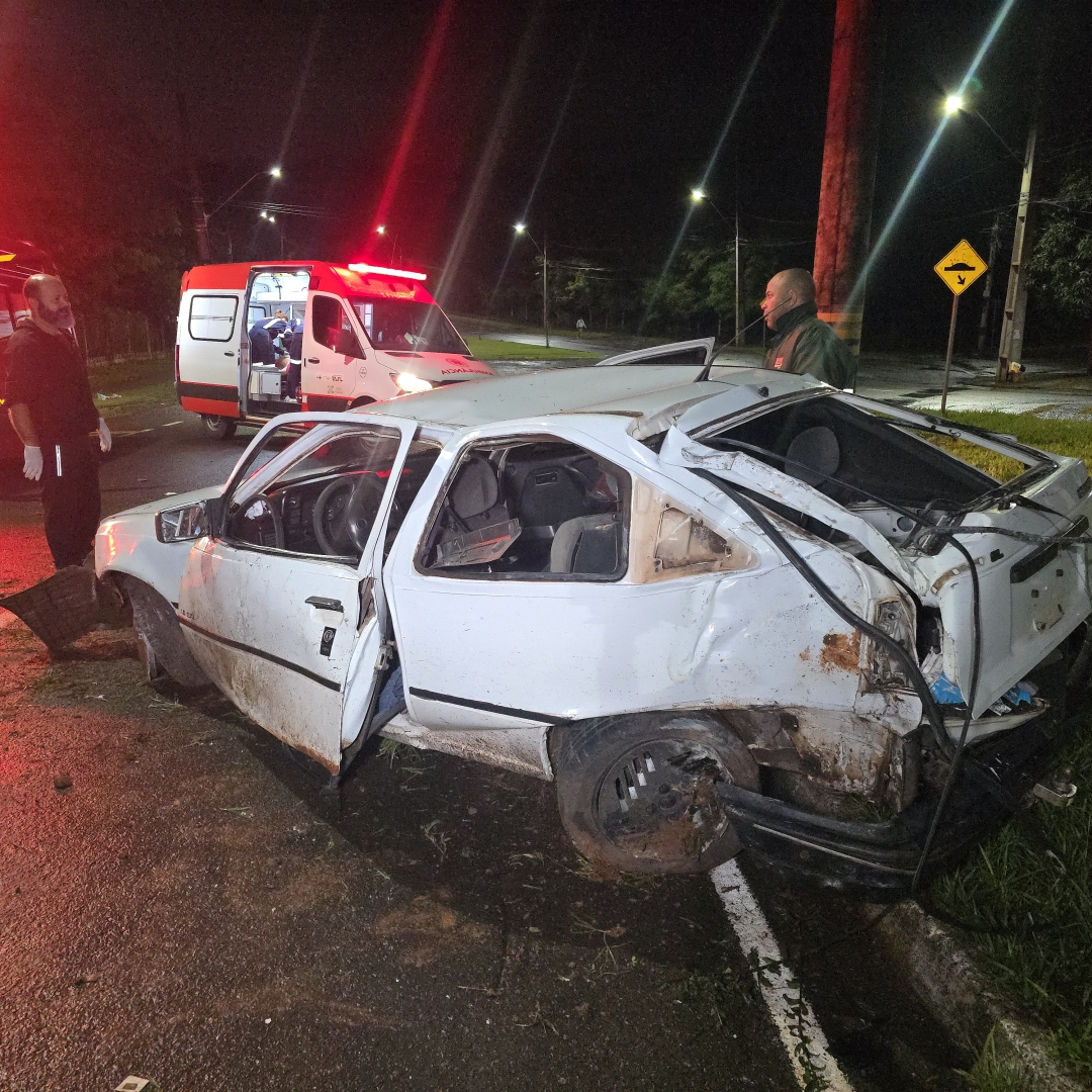 Chuva e alta velocidade terminam em grave acidente na Nildo Ribeiro da Rocha